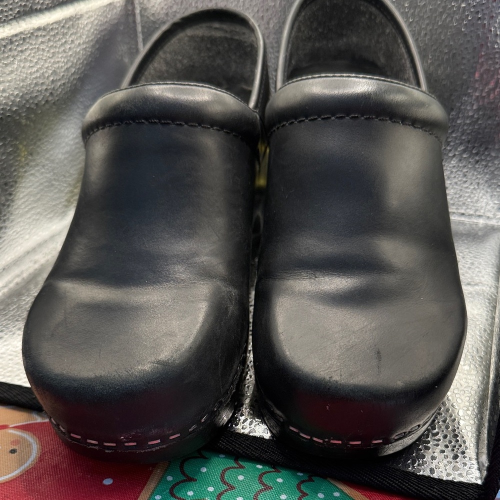 Dockers Sleek Black Clogs